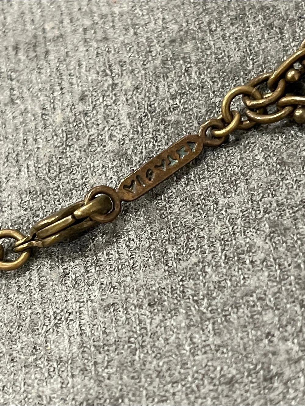 Extasia intaglio taupe